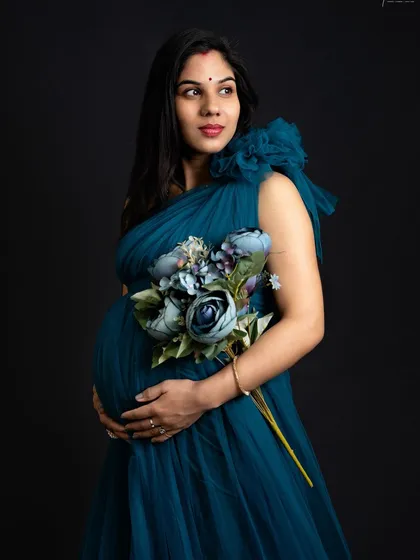 A thoughtful, faraway look. I often ask my clients to think about their baby, and it brings out this beautiful, gentle expression of love and anticipation.