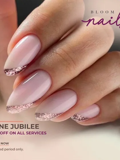 This is the perfect example of a timeless look with a touch of glam. I created this elegant French manicure with a sparkling rose gold glitter tip on almond-shaped nails, giving it a sophisticated and modern feel.