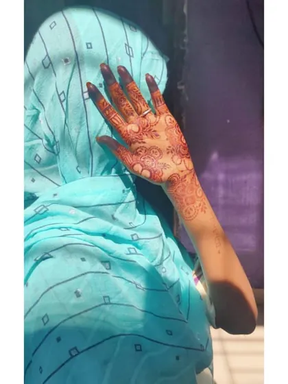 A slightly different angle of the same design, showing how the rich henna stain looks from the side.