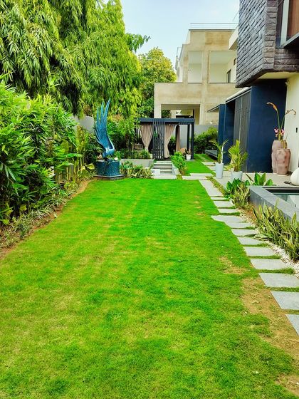 Lush Farmhouse & Villa Landscapes photo 26