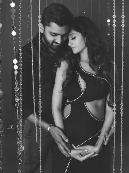 The black and white version of this glamorous maternity portrait. The lack of color draws your eye to the textures and the couple's expressions.