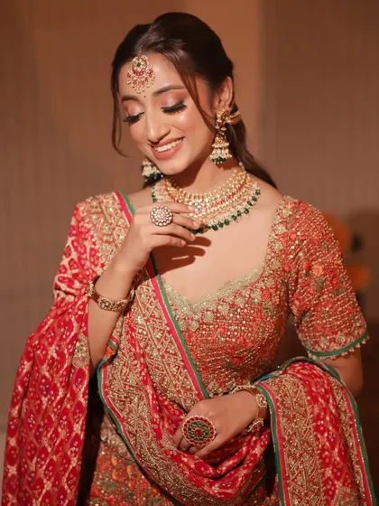 A happy smile that lights up the look. The soft glam makeup enhances her features, making her eyes sparkle and her skin glow.