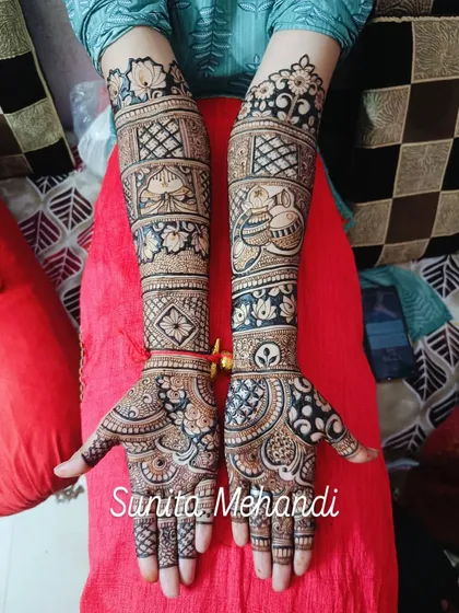 This bridal design uses a mix of bold floral patterns and delicate checkered fills. The contrast between the dark and light areas makes the motifs pop, creating a striking look.