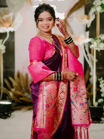 A perfect Vidhi look for this Maharashtrian bride in a purple and pink saree. The airbrush makeup gives her a soft, ethereal glow.