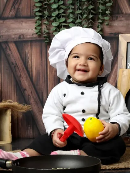 Meet the head chef, ready to bake his first birthday cake. My little chef theme comes with a complete uniform, a mini kitchen setup, and props for a deliciously cute photoshoot.