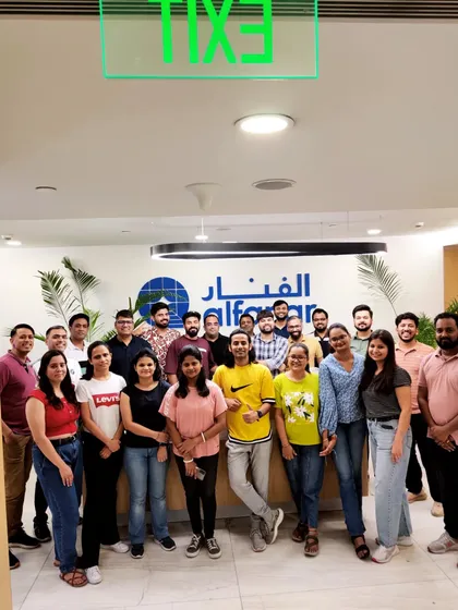 Capturing the moment with the team at Alfanar. These group photos are a great reminder of the positive energy and connections we build during our corporate wellness sessions.