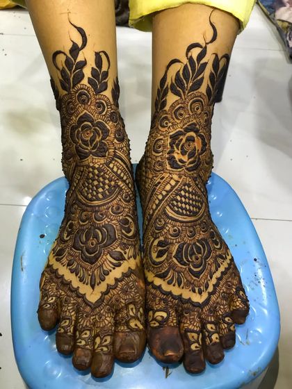 Bridal Feet Mehendi photo 4