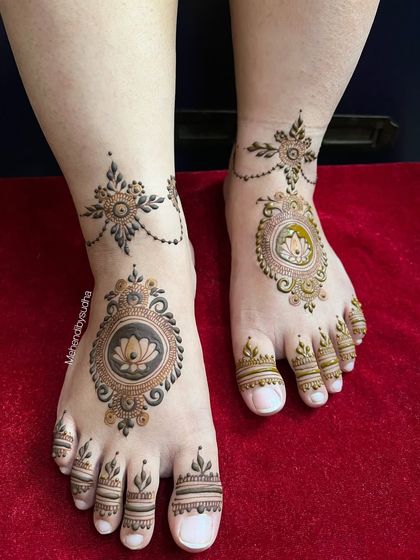 A minimalist yet chic engagement leg design. It features a central lotus mandala on the foot, connected to a delicate anklet pattern, with simple designs on the toes.