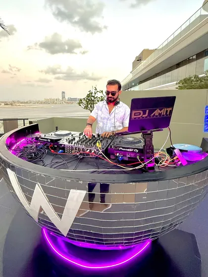 Curing the Monday blues with a photo dump from this incredible Dubai gig. The disco ball-style DJ booth at the W was next level.