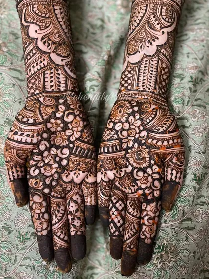 I'm obsessed with how this design turned out. The palms are filled with a dense floral pattern using negative space, which creates a beautiful, almost lace-like effect.