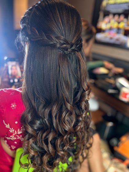 Dakshayini - Hairstyling Academy & Workshops Glamorous Curls & Ponytails photo 36