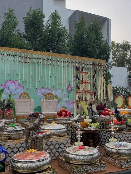 Another perspective of the outdoor stage, showing the full length of the offering display.
