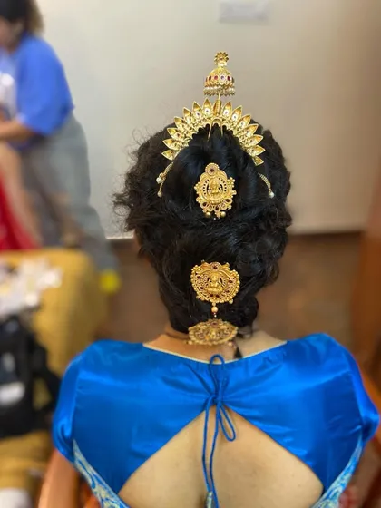 The full back view of the ornate Marathi bridal bun.