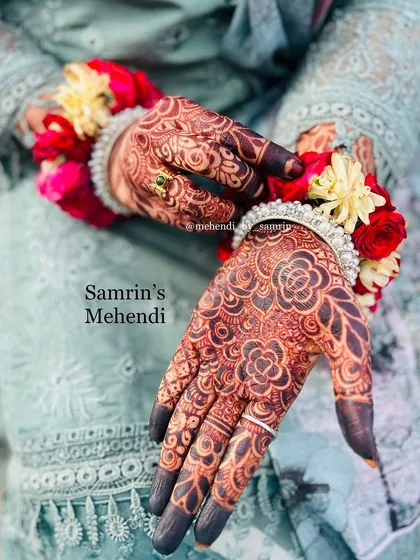Another beautiful shot of this stunning mehendi stain. The color is deep and vibrant, perfect for any celebration.