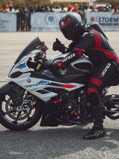 A rider on a BMW S1000 RR gives a thumbs-up, ready to take on the 402m strip. The confidence and excitement are palpable.