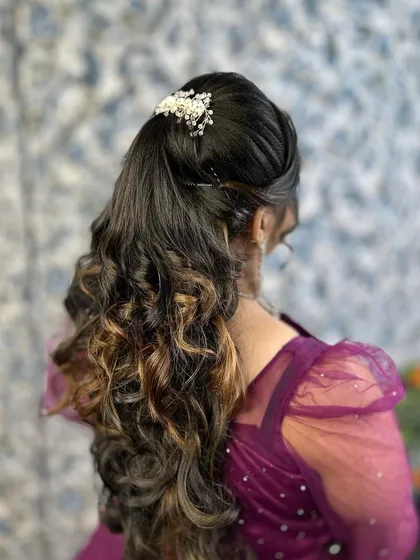 Another angle of the curly ponytail hairstyle.