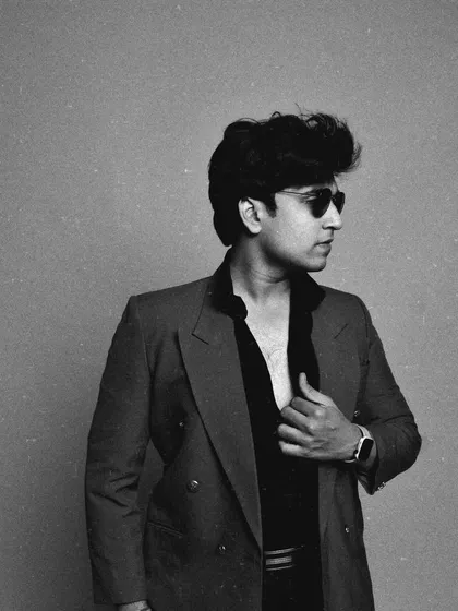 A shot from a recent modeling session with a modern, retro vibe. Whether it's for a fashion brand or a lifestyle product, I can deliver a range of looks, from classic and sharp to casual and trendy.