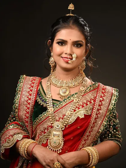This is a traditional Maharashtrian bridal look, complete with the iconic nath and chandrakor bindi. My course covers regional bridal styles, ensuring you can cater to a diverse clientele.