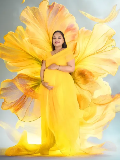 This artistic maternity portrait captures the beauty and glow of pregnancy. I use flowing fabrics and creative lighting to create stunning, memorable images for moms-to-be.