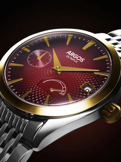 The same watch, a different personality. Here, we focused on the rich red of the dial, using warm light to bring out the gold accents. This shows how lighting can completely change the mood of a product, from cool and technical to warm and luxurious.
