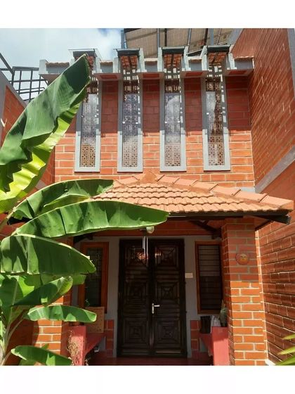 A duplicate of the home's entrance, framed by a banana plant.