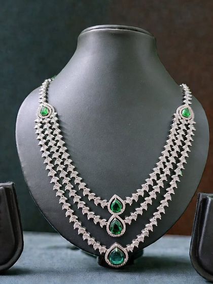 The full view of the layered green AD necklace set, perfect for a grand reception or gala event.