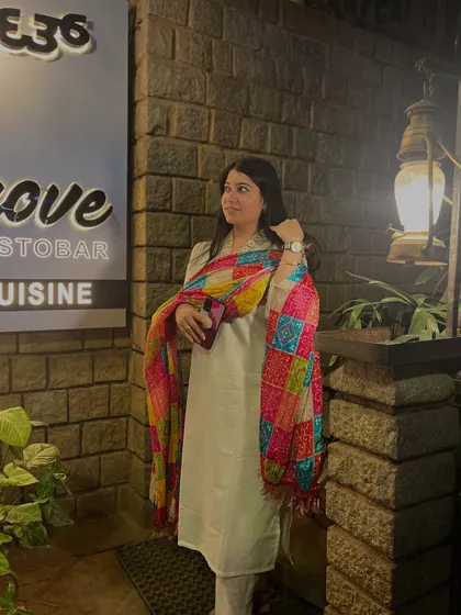 Letting myself be enchanted by the small, beautiful things in life. A colorful dupatta, a quiet evening, these are the moments that fill my heart with poetry and dance.