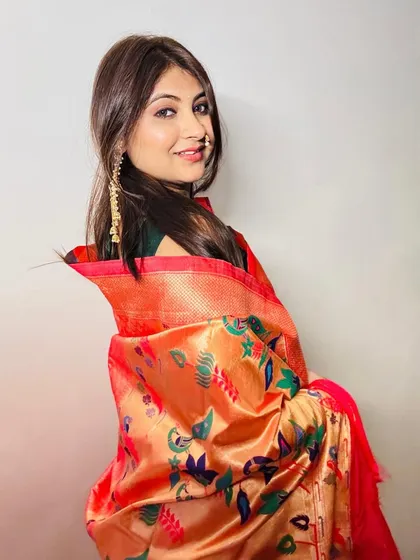 When tradition meets a self-made glow. This is a simple, beautiful look on myself, featuring a traditional nath and saree paired with minimal makeup that lets the skin breathe.