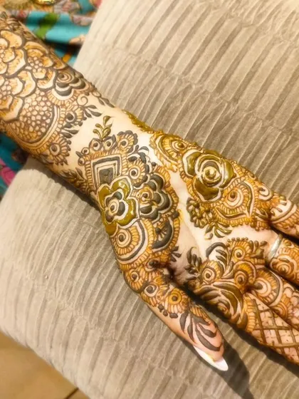 A perfect click of a perfect design. This single-hand shot shows a beautiful floral pattern with lots of detail.