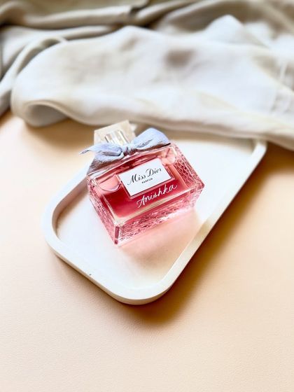 A timeless Miss Dior bottle, made unforgettable with a name engraved in elegant script. This is a perfect example of a cherished, personalized gift.