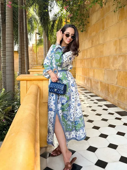 My Linnea Off-White Dress is perfect for a getaway. Smridhi Oberoi looks effortlessly chic in this breezy, printed shirt dress.