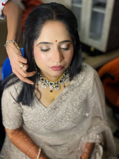 Another angle of this subtle look, showing the beautiful blend of the eyeshadow.