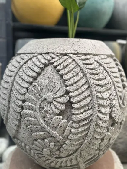 The 'Lembar' planter features a beautiful carved leaf pattern, giving it a truly tropical, Balinese feel.