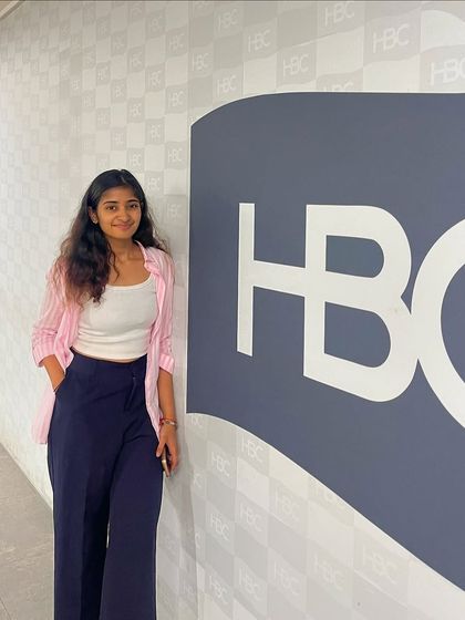 A photo of me at the HBC office. It's always a pleasure to bring ArtGlow Studio into corporate spaces.