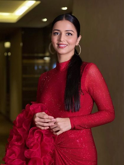 She's ready for her big night. This look is all about confidence, glamour, and making a statement.