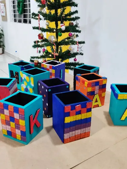 These finished pen stands look amazing! They are a great example of the fun and functional art kids can make at our parties.