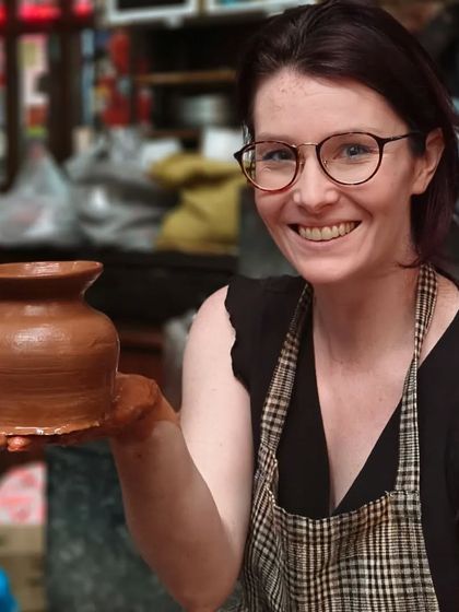 A participant from a corporate event holds up her finished vase. We love seeing professionals from different fields discover their artistic side.