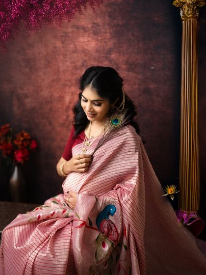 The delicate touch of a peacock feather adds a classic, artistic element to this fine art maternity photo. I focus on these small details to make each portrait unique.