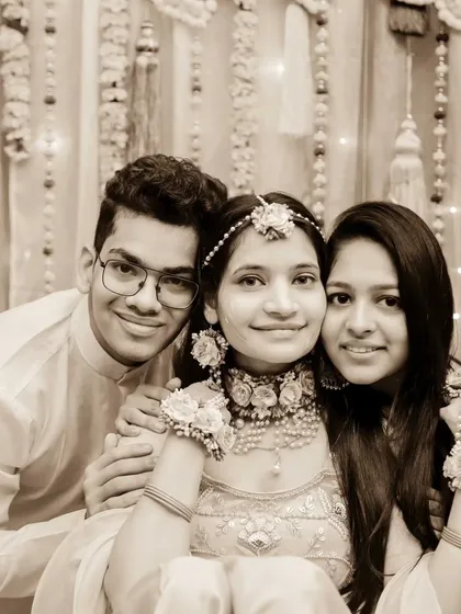 A beautiful photo of the bride with her siblings at her Haldi. This portrait is a wonderful memory of family support and love.