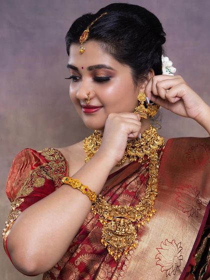 This is the work of one of my students from a masterclass. I mentored her in creating this classic South Indian bridal look.