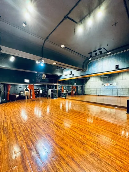 All the practice and planning happens right here in my professional dance studio in Mumbai. It features a spacious wooden floor, full-length mirrors, and a great sound system, providing the perfect, comfortable space for you and your family to learn the choreography and have a great time.