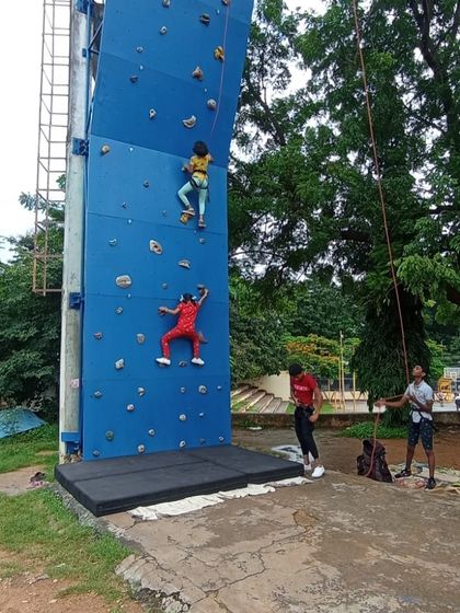 Our mobile climbing tower allows multiple climbers to practice at once under the supervision of our instructors. This was taken at a free session we held in Davangere.