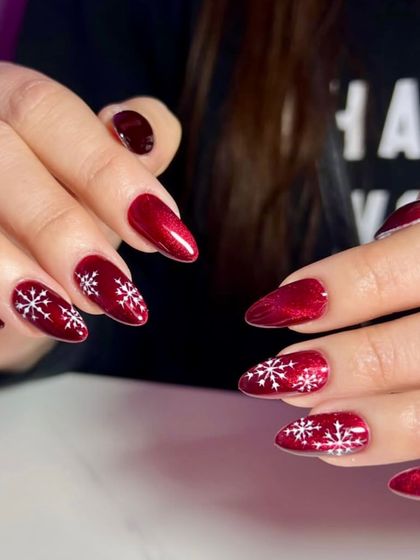 Kicking off the holiday season with this gorgeous red cat-eye Christmas set. The deep red has a beautiful magnetic shimmer, and the hand-painted snowflakes add the perfect festive touch.