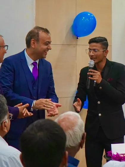 Sharing a moment with a volunteer from the audience. His reaction to the mind-reading demonstration was fantastic.