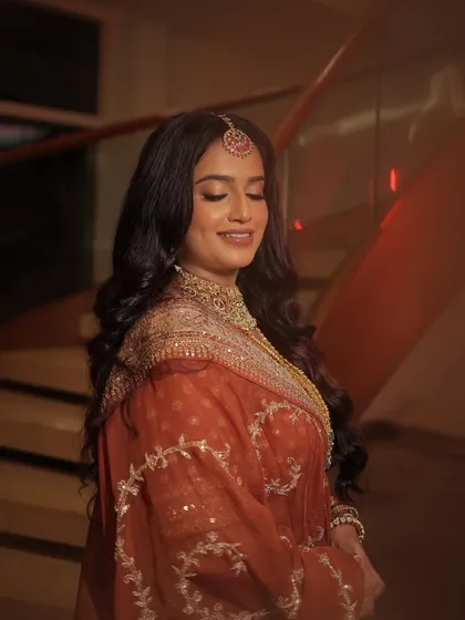 We love creating soft, romantic looks with open hairstyles. For this bride, we styled her hair in beautiful Hollywood waves and paired it with a dewy, soft glam makeup look that enhanced her features while feeling light and comfortable.