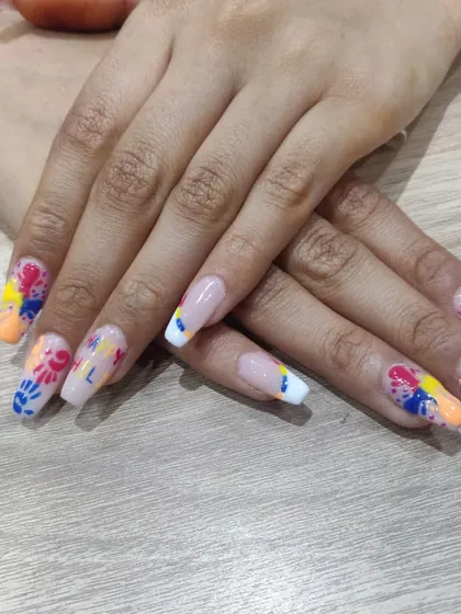 The perfect nails for Holi. This long, coffin-shaped set features a colorful abstract design that looks like powdered paint.