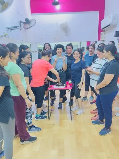 Cake cutting with my DtF paglis. It’s moments like these that make our fitness journey so special and rewarding.