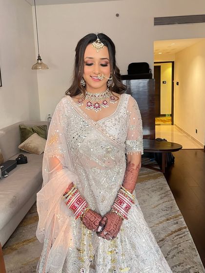 Timeless Wedding Day Looks photo 18