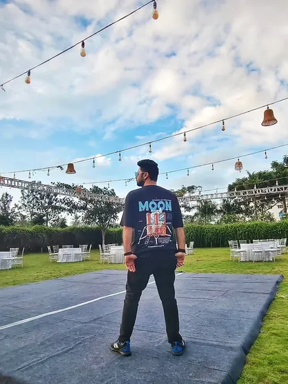 On-site for wedding duties and sending all my support for the Chandrayaan-3 landing. Ready to take this party "to the moon" with an epic playlist under the open sky.