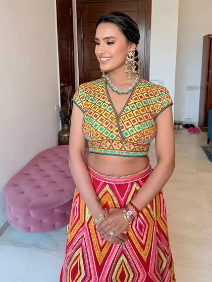 Warm, radiant, and utterly gorgeous. Meher in this bronze glam is a vision. Her beauty shines from the inside out.